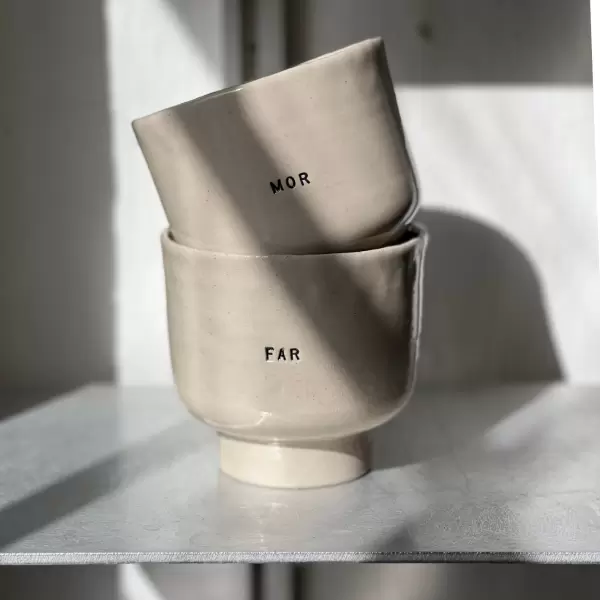 FAR, Liebe