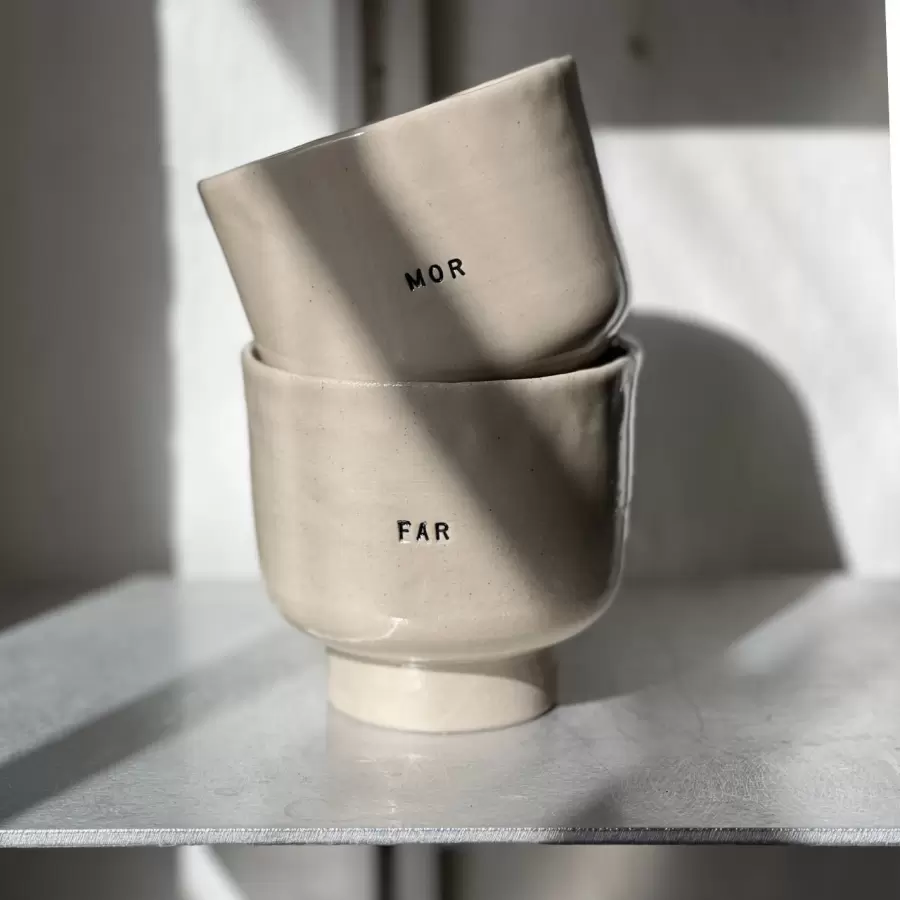 FAR, Liebe