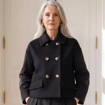 Atelier TAKTIL - Tania Short Jacket, Sort