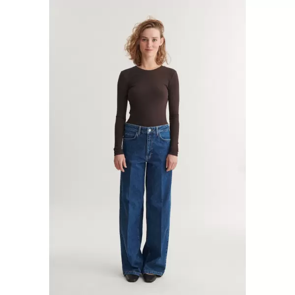 Basic Apparel - Ludmilla LS Tee, Chocolate Torte