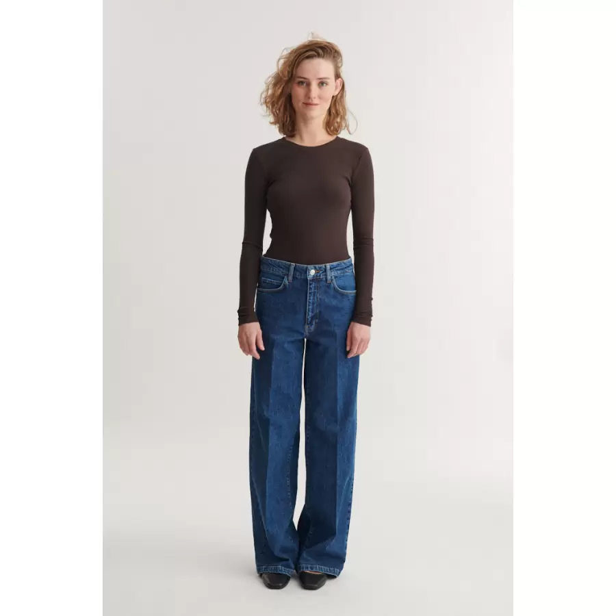 Basic Apparel - Ludmilla LS Tee, Chocolate Torte