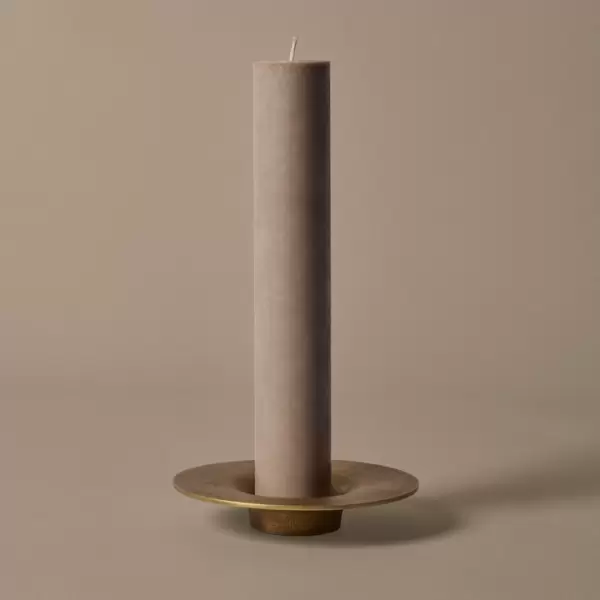 Ferm Living - Lysestage Soothe til Bloklys Ø:5, Messingfinish Ferm Living - Lysestage Soothe til Bloklys Ø:5, Messingfinish
