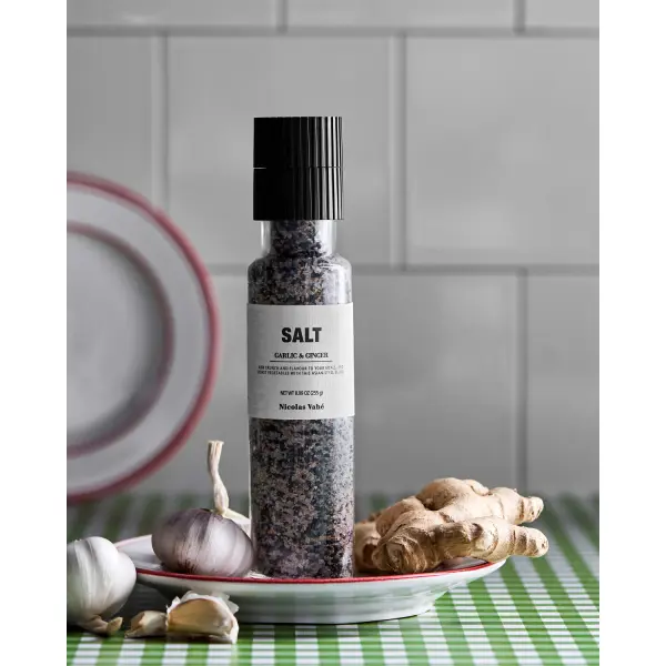 Nicolas Vahé - Havsalt med Sort Sesam, Hvidløg og Ingefær Nicolas Vahé - Havsalt med Sort Sesam, Hvidløg og Ingefær