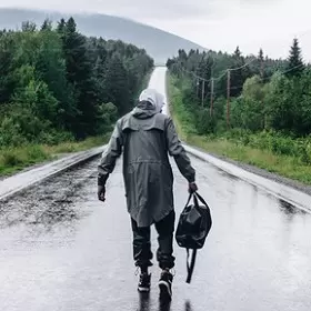 Rains | Stort af regnjakker og tasker Her | KAiKU