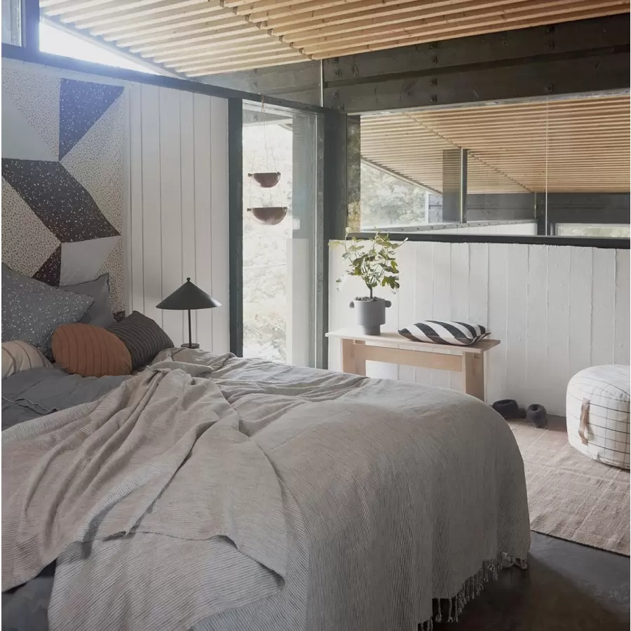 OYOY Living Design - Gobi sengetæppe, Hvid/Antracit