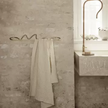 Ferm Living - Curvature håndklædestang, Massiv messing