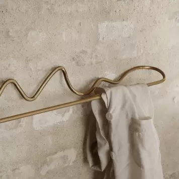 Ferm Living - Curvature håndklædestang, Massiv messing Ferm Living - Curvature håndklædestang, Massiv messing