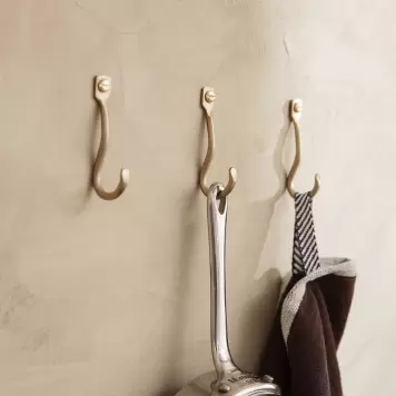 Ferm Living - Curvature 3 knager, Messing Ferm Living - Curvature 3 knager, Messing