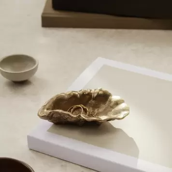 Ferm Living - Oyster Bowl, Messing - fin østersskal Ferm Living - Oyster Bowl, Messing - fin østersskal