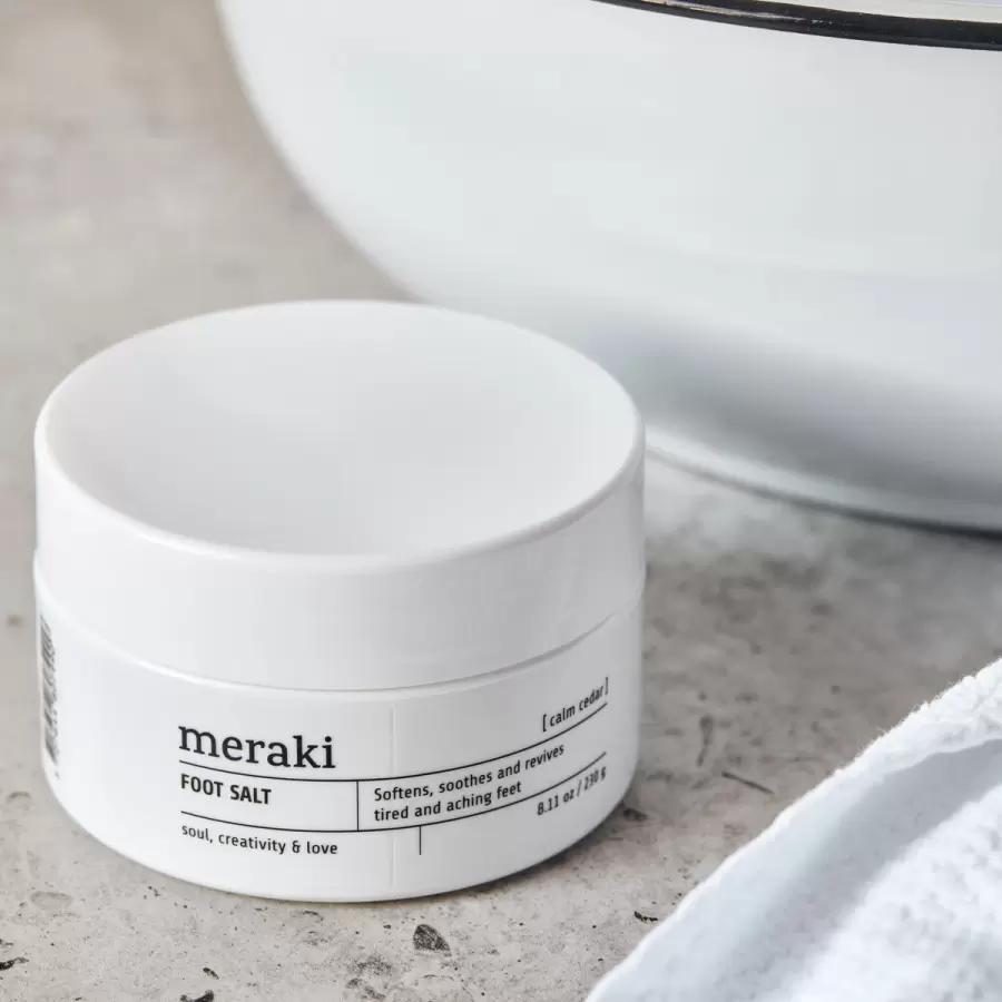 meraki - Fodbadesalt Calm cedar, Cosmos Natural