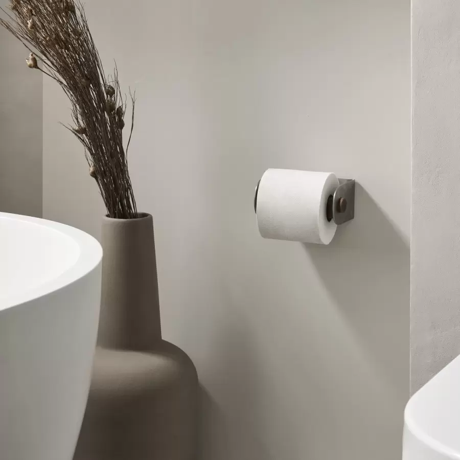 Kristina Dam - Dowel Toiletrulleholder, Valnød/Stål