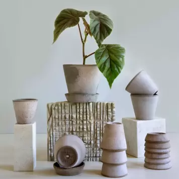Bergs Potter - Ø:14 Urtepotte Julie Grå, inkl. underskål Bergs Potter - Ø:14 Urtepotte Julie Grå, inkl. underskål