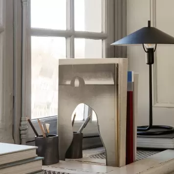 Ferm Living - 2 Bogstøtter Pond, Blankpoleret Ferm Living - 2 Bogstøtter Pond, Blankpoleret