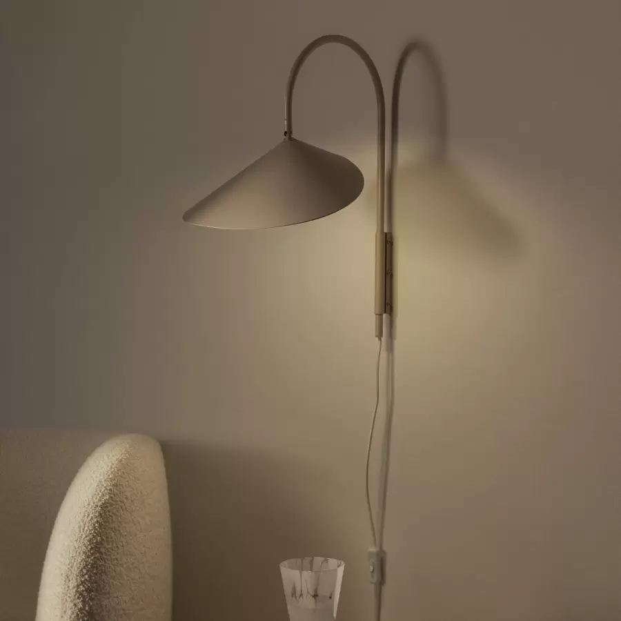 ferm LIVING - Væglampe Arum Swivel, Cashmere