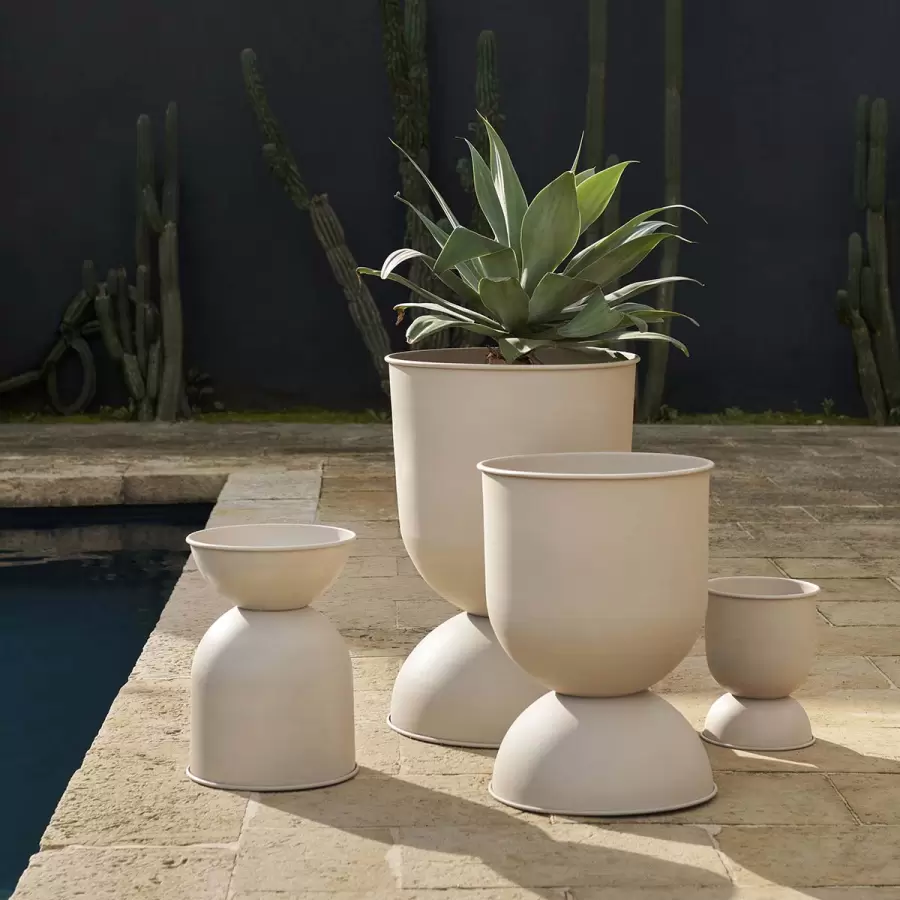 ferm LIVING - Ø: 21 x H: 30 cm. Hourglass Pot Cashmere, XS  