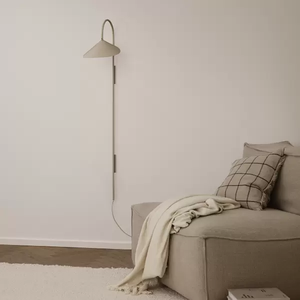 ferm LIVING - Væglampe Arum Swivel Høj, Cashmere