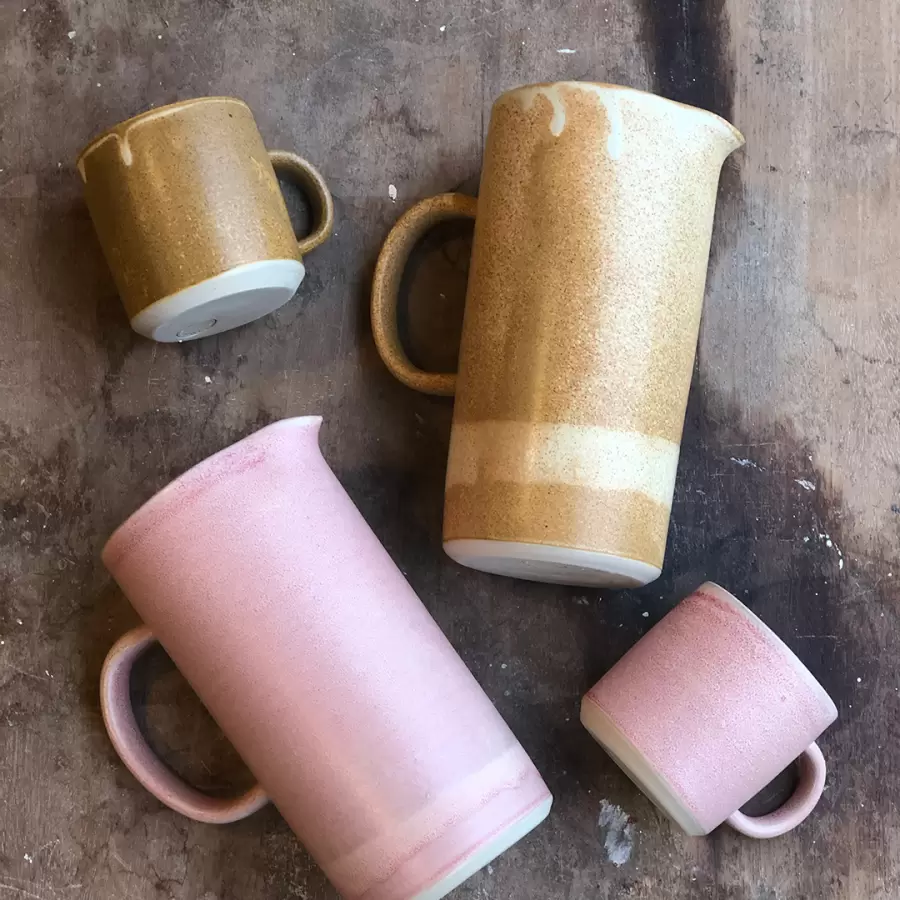 Julie Damhus - Håndlavet keramik kande Oda 6 farver - vælg farve