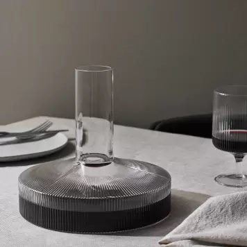 Ferm Living - Vinkaraffel Ripple, Klar