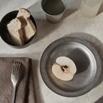 Ferm Living - Tallerken Tumbled, Rustfrit Stål Ø:21