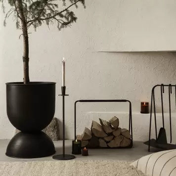 Ferm Living - Hourglass Pot, Sort Ø:50*73 - Hent selv Ferm Living - Hourglass Pot, Sort Ø:50*73 - Hent selv