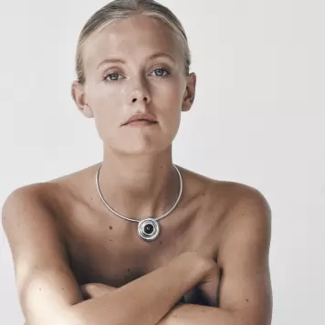 Trine Tuxen - Vedhæng Moments, Platinbelagt messing Trine Tuxen - Vedhæng Moments, Platinbelagt messing