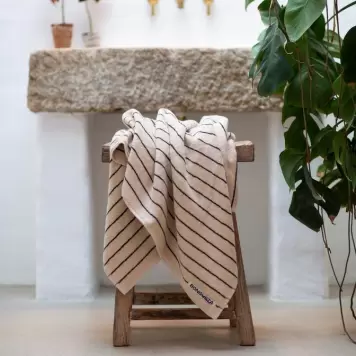 Bongusta - Badehåndklæde Naram Stribet, 70*140 - fl. farver
