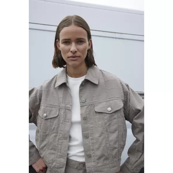 esmé studios - Salia Jakke, Fungi