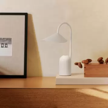 Ferm Living - Arum Transportabel Lampe, Hvid