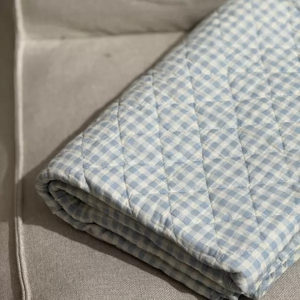 Ib Laursen - Quilt tæppe lyseblå m/naturfarvede små tern
