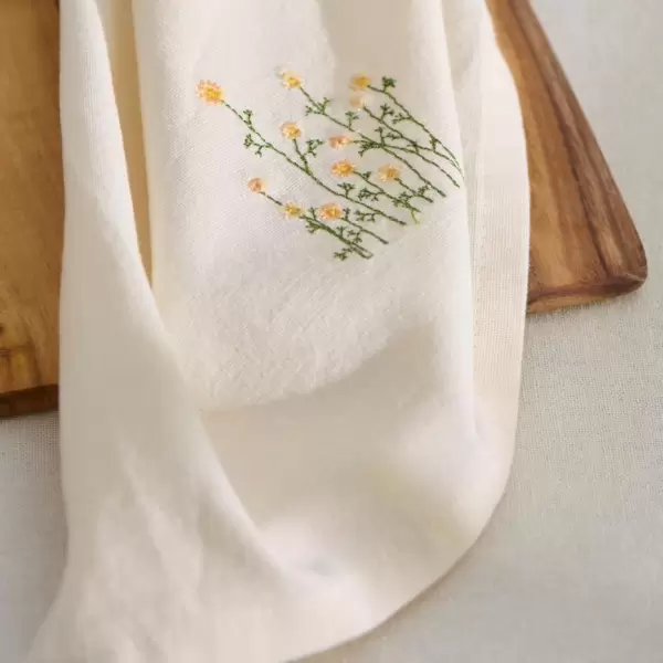 Ib Laursen - Viskestykke Flora m/gule smørblomster butter cream