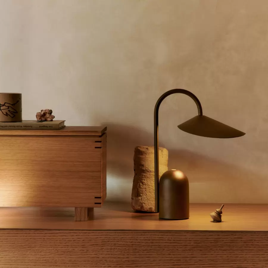 ferm LIVING - Arum Transportabel lampe, Dark Chocolate