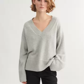 Basic Apparel - Cady V. Neck, Light Grey