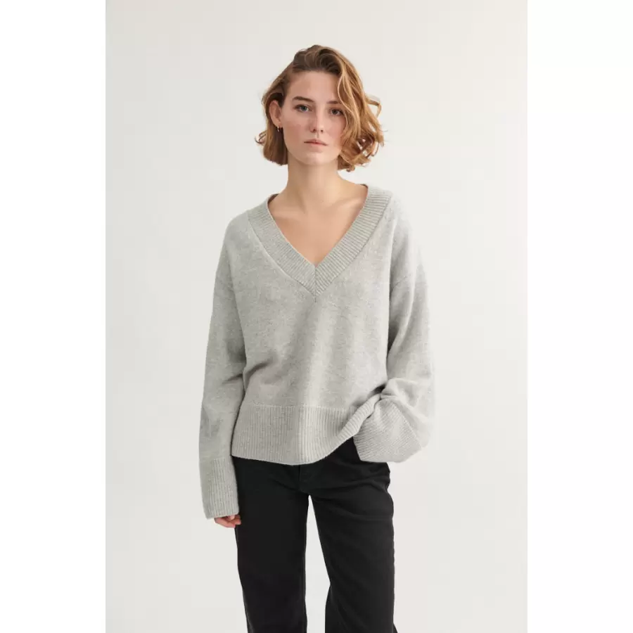 Basic Apparel - Cady V. Neck, Light Grey