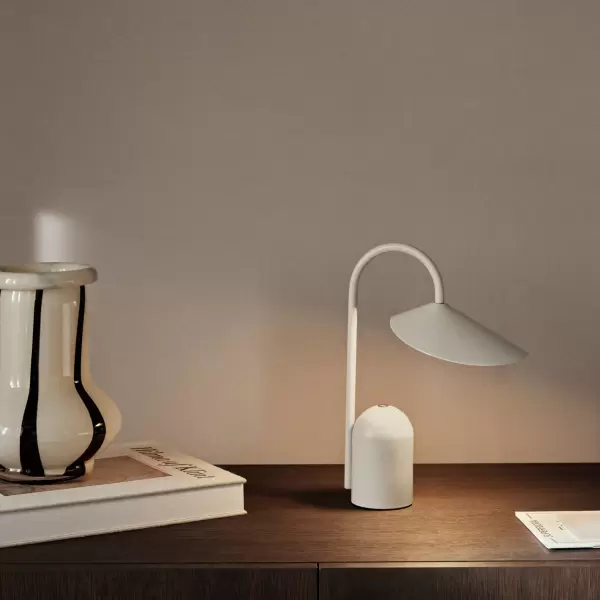 ferm LIVING - Arum Transportabel lampe, Cashmere