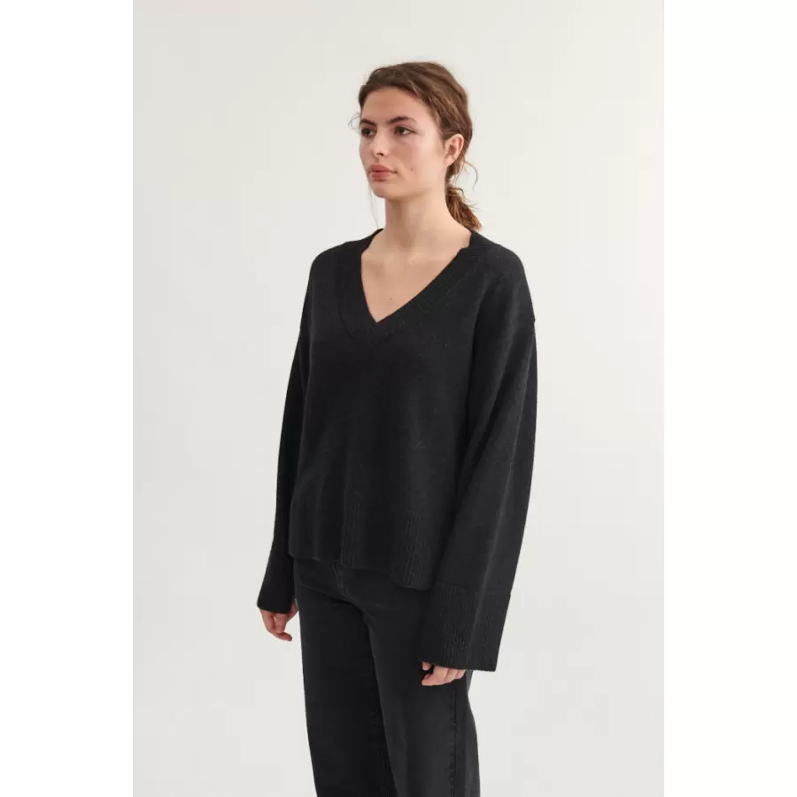 Basic Apparel - Cady V. Neck, Dark Grey