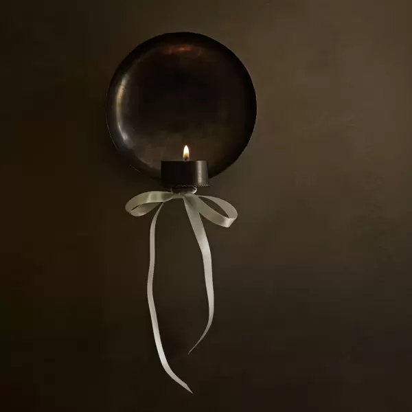 TineK Home - Væghængt lysestage, oxideret messing, dia. 13 cm