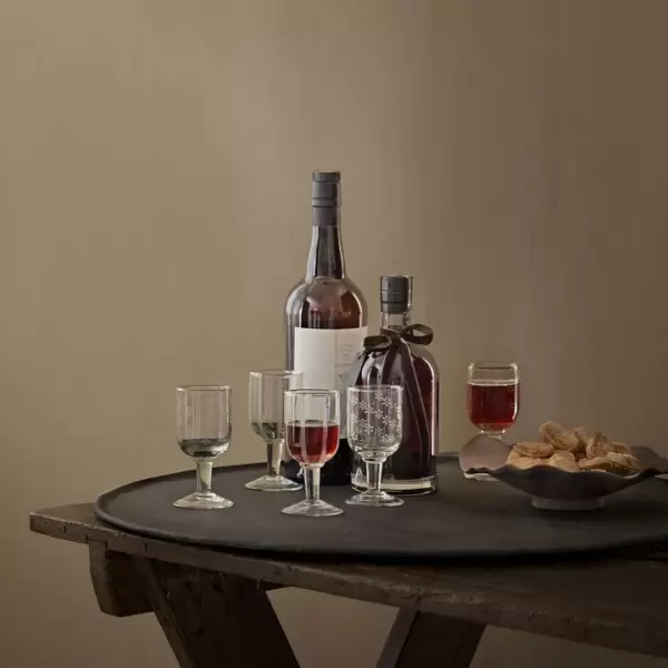 TineK Home -  Glas, portvin, D5xH11 cm, klart m/Caro mønster TineK Home -  Glas, portvin, D5xH11 cm, klart m/Caro mønster