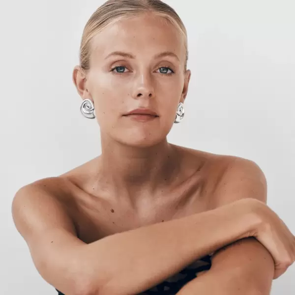 Trine Tuxen - 1 stk. Ørering Shield, Sølv - Vælg højre eller venstre Trine Tuxen - 1 stk. Ørering Shield, Sølv - Vælg højre eller venstre