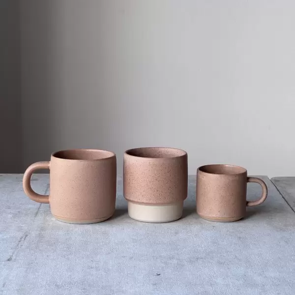 Julie Damhus - Oda Cylinderkop med hank, Beige Julie Damhus - Oda Cylinderkop med hank, Beige