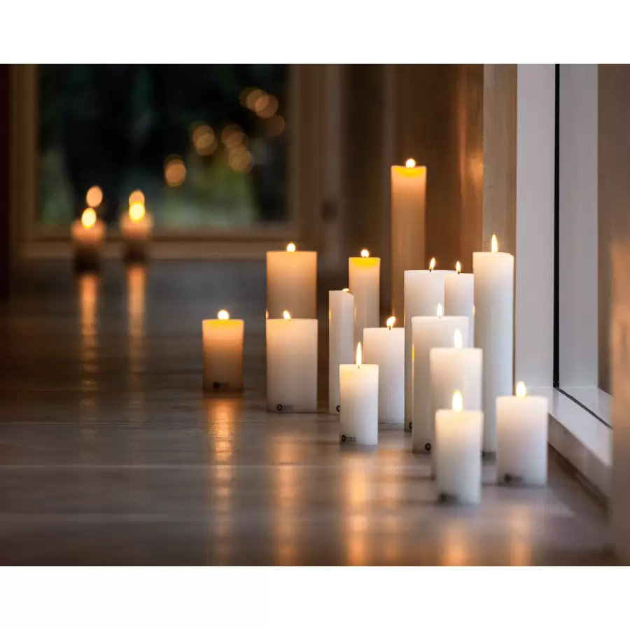 Voksalter lys Ø7 x 18 cm. Off-white