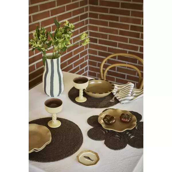 dixie - Dækkeserviet Elin, Ø38 cm. coffee dixie - Dækkeserviet Elin, Ø38 cm. coffee