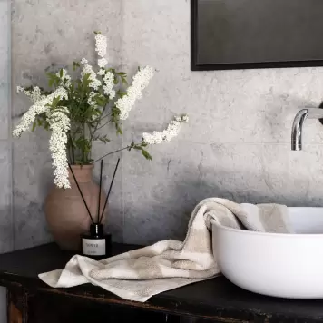 TELL ME MORE - Håndklæde Cleo, Beige 50*70