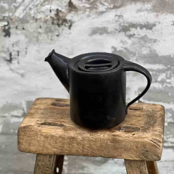 Per Bo - Tekande 1L., Mat Sort - Håndlavet keramik