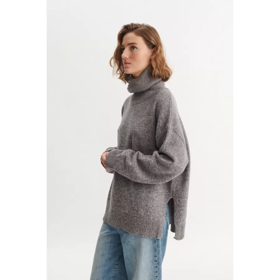 Basic Apparel - Randi T-neck