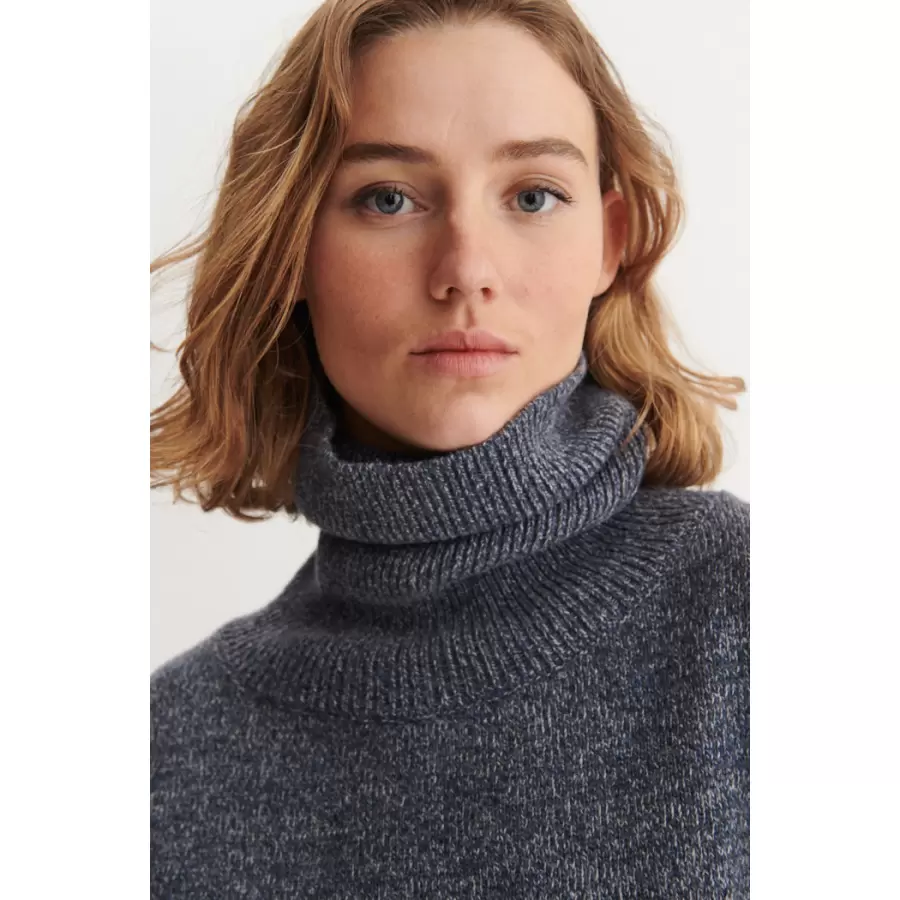 Basic Apparel - Randi T-neck