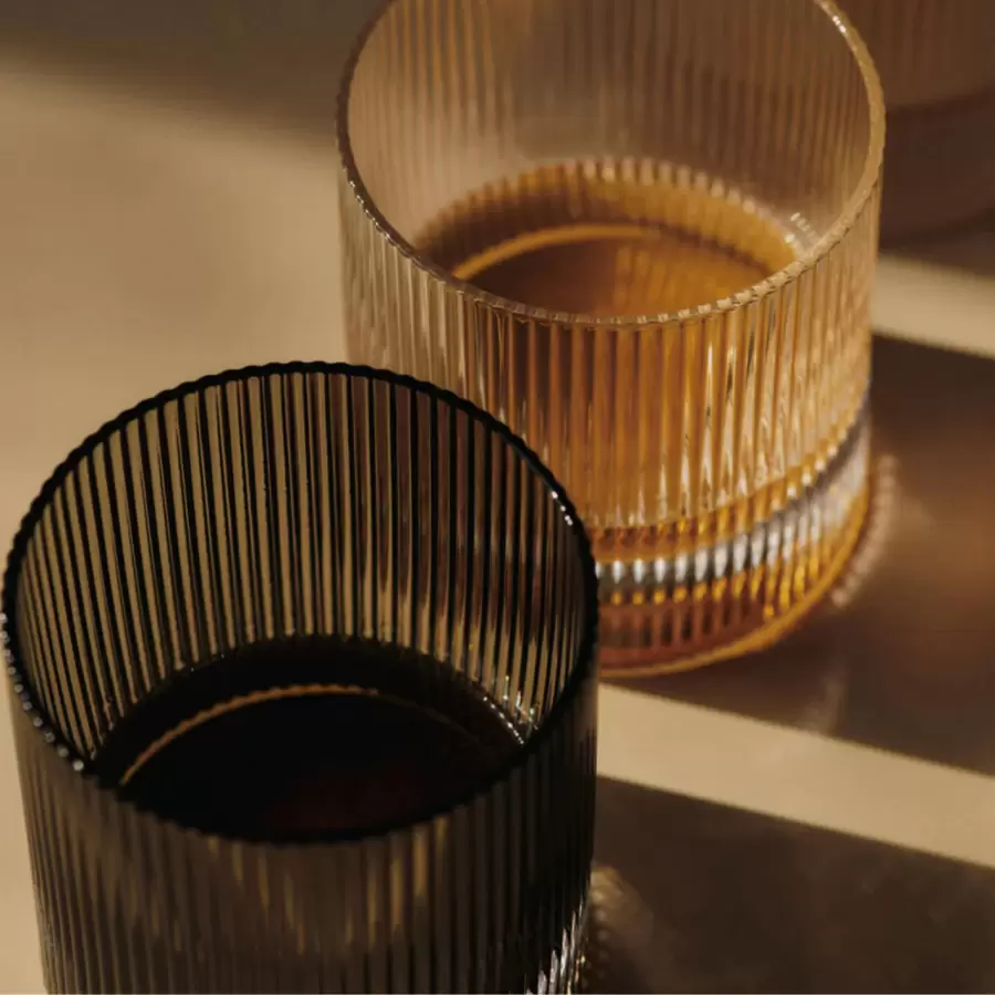 ferm LIVING - 2 stk. Ripple Tumbler Glas, Smoked Grey