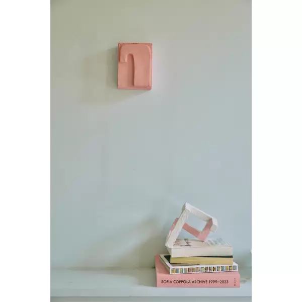 HK living - Pocket exhibit: Crave (12x7x16cm)