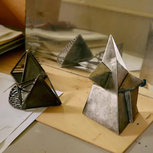 HK living - Forge sculpture, metal