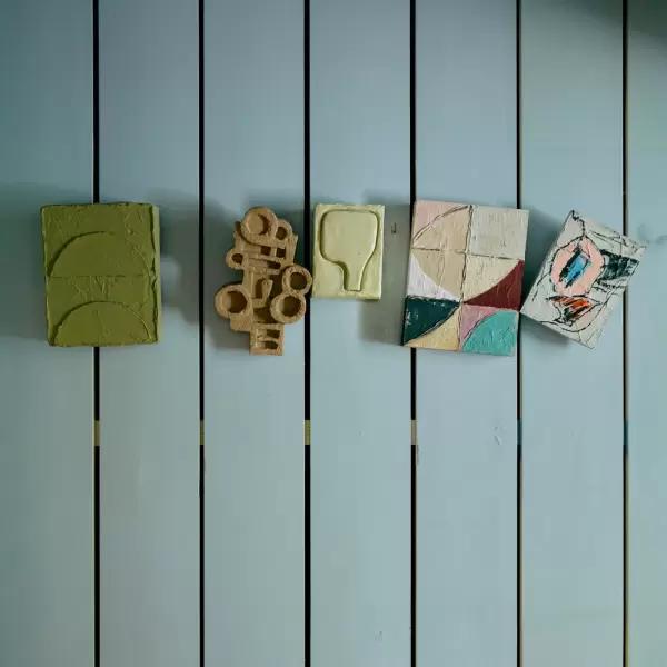 HK living - Pocket exhibit: Dwell (12x7x16cm) 