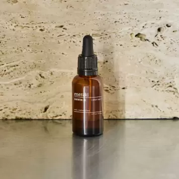 meraki - Æterisk olie, Amber Dust 30 ml. meraki - Æterisk olie, Amber Dust 30 ml.